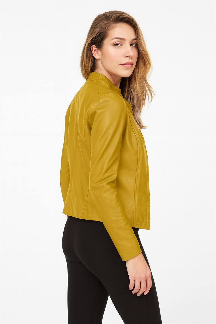 Krótka damska kurtka z ekoskóry na zamek