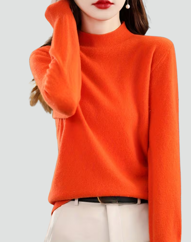 Women's loose cashmere sweater made of soft wool