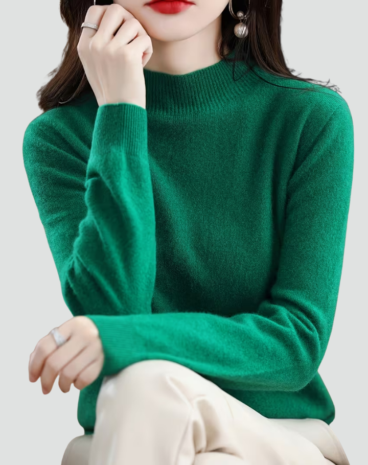 Women's loose cashmere sweater made of soft wool
