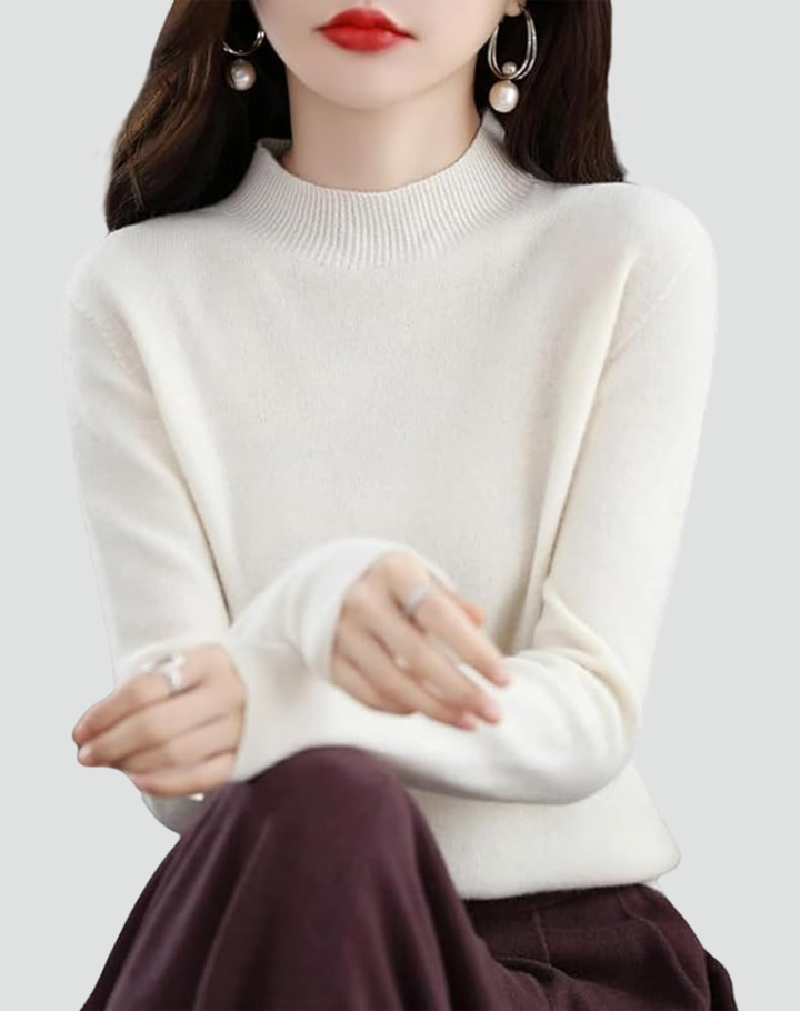 Women's loose cashmere sweater made of soft wool