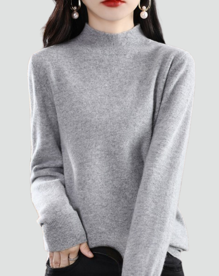 Women's loose cashmere sweater made of soft wool