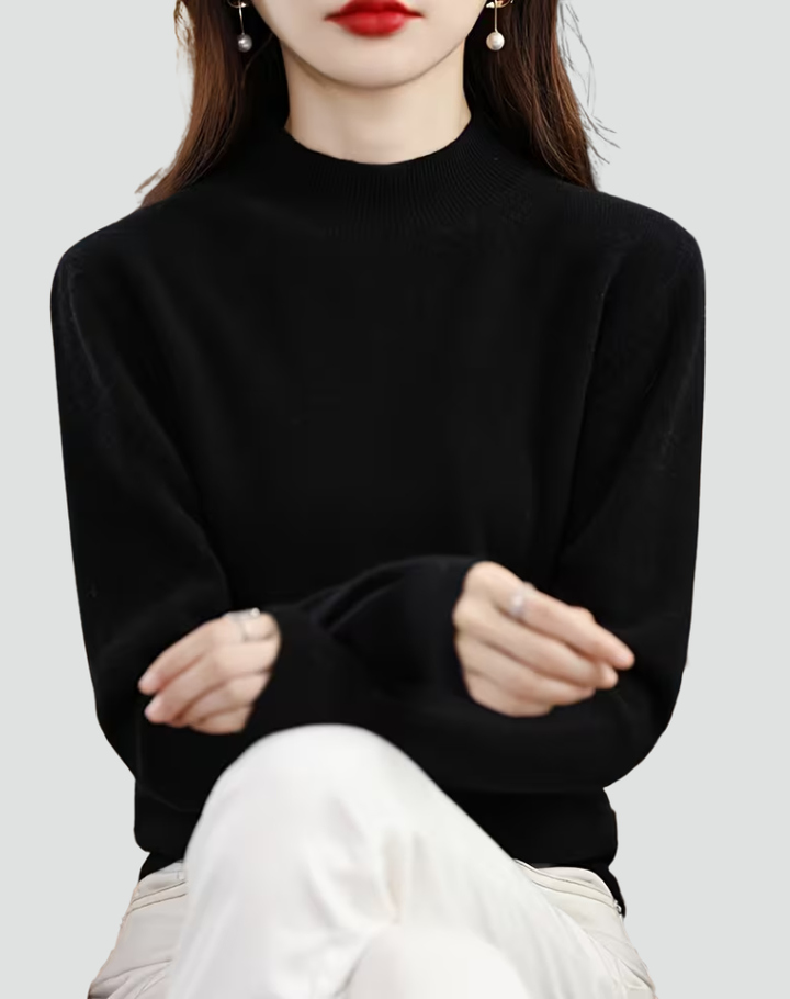 Women's loose cashmere sweater made of soft wool
