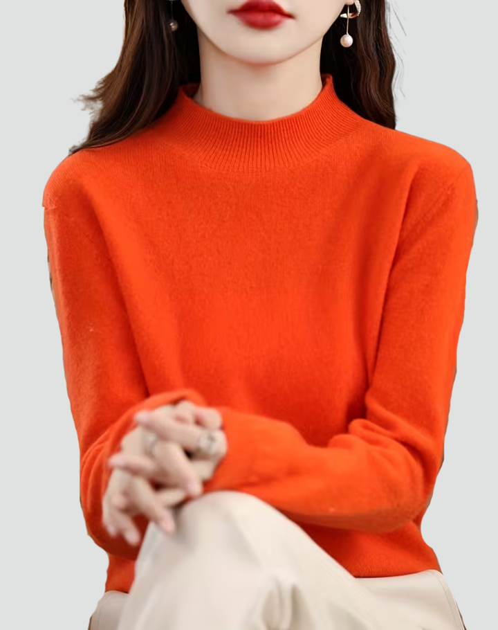 Women's loose cashmere sweater made of soft wool