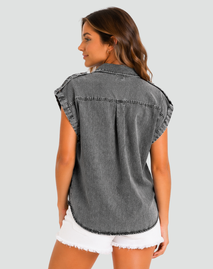 Sleeveless denim shirt with pockets for summer