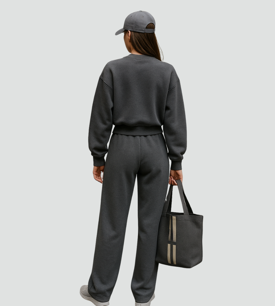 Dresowy komplet damski oversize z szerokimi nogawkami