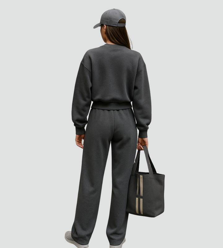 Dresowy komplet damski oversize z szerokimi nogawkami