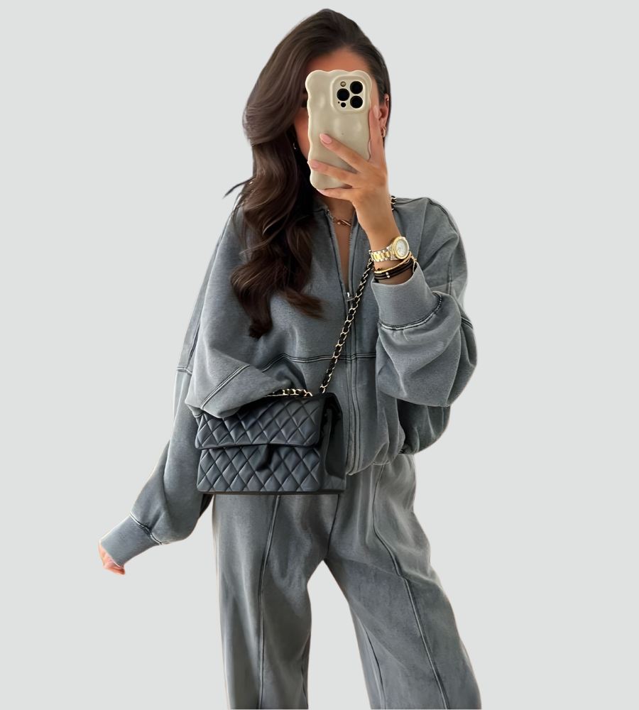 Dresowy komplet damski oversize z szerokimi nogawkami