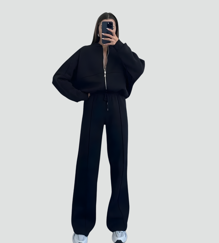 Dresowy komplet damski oversize z szerokimi nogawkami