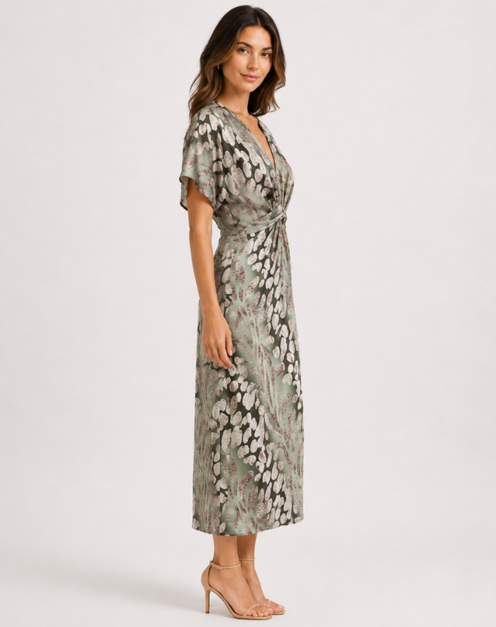 Robe légère et sensuelle pour femme avec décolleté croisé