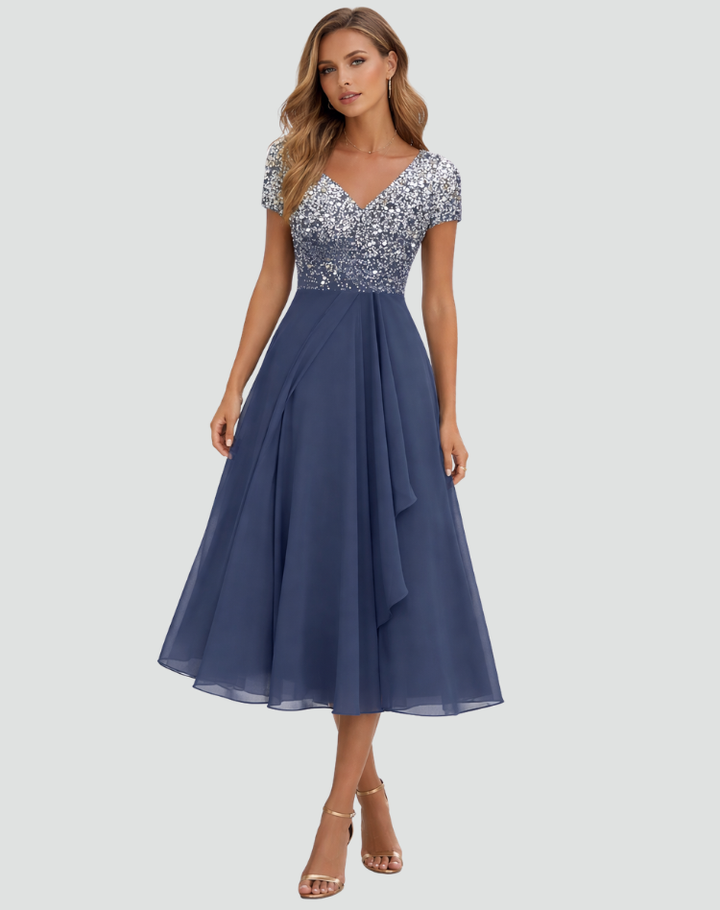 Elegancka sukienka koktajlowa maxi z kwiatowym dekoltem