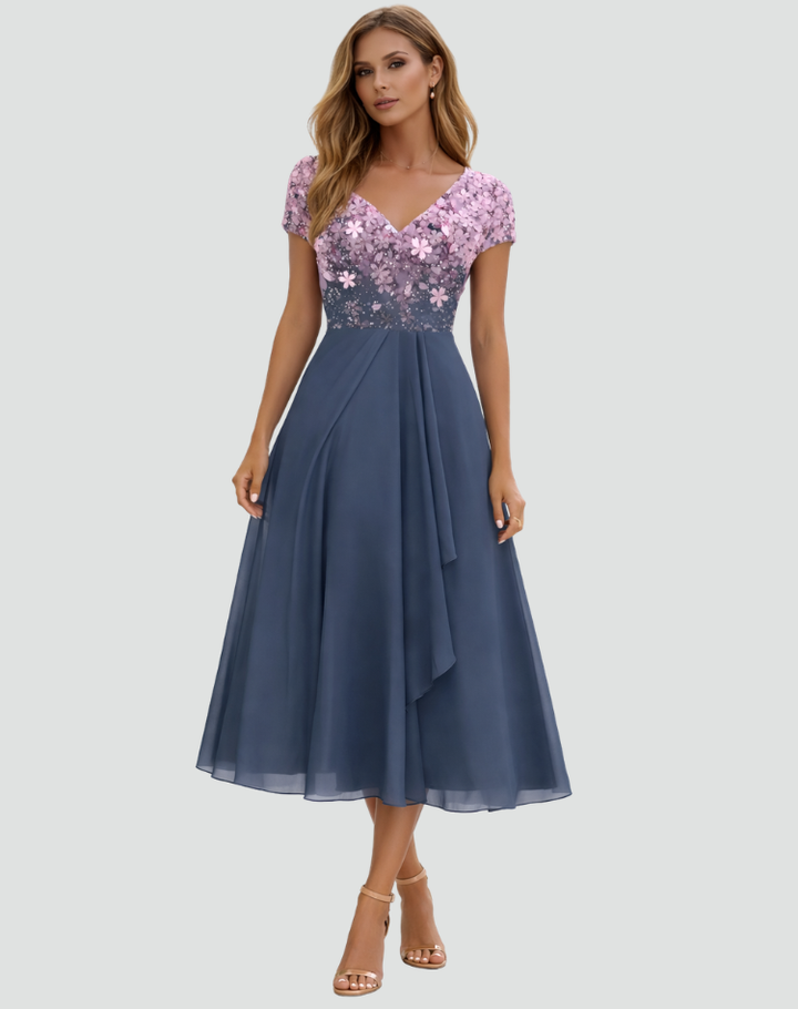 Elegancka sukienka koktajlowa maxi z kwiatowym dekoltem