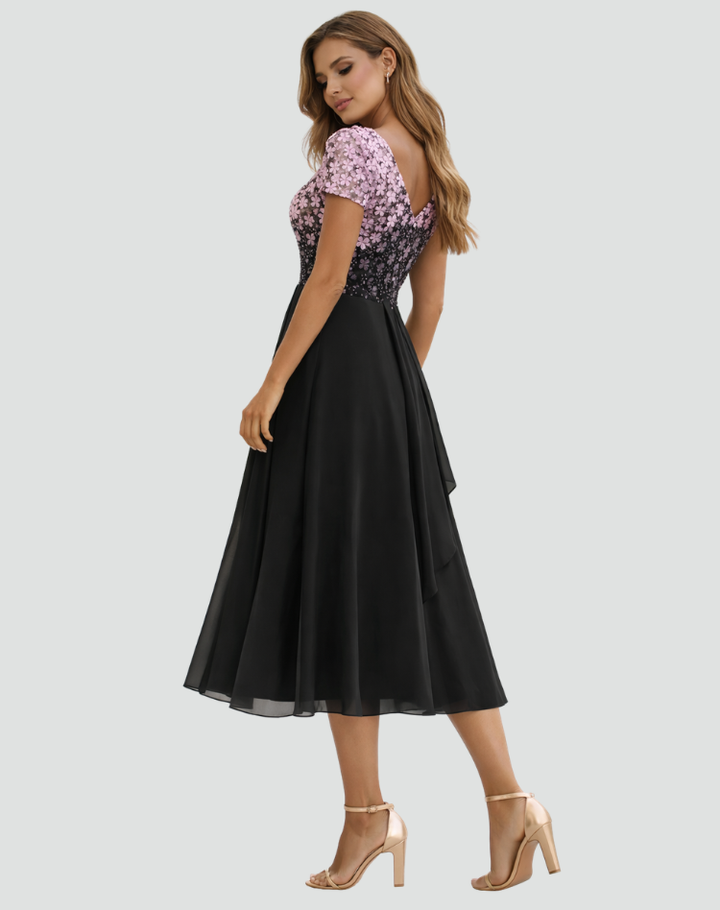 Elegancka sukienka koktajlowa maxi z kwiatowym dekoltem