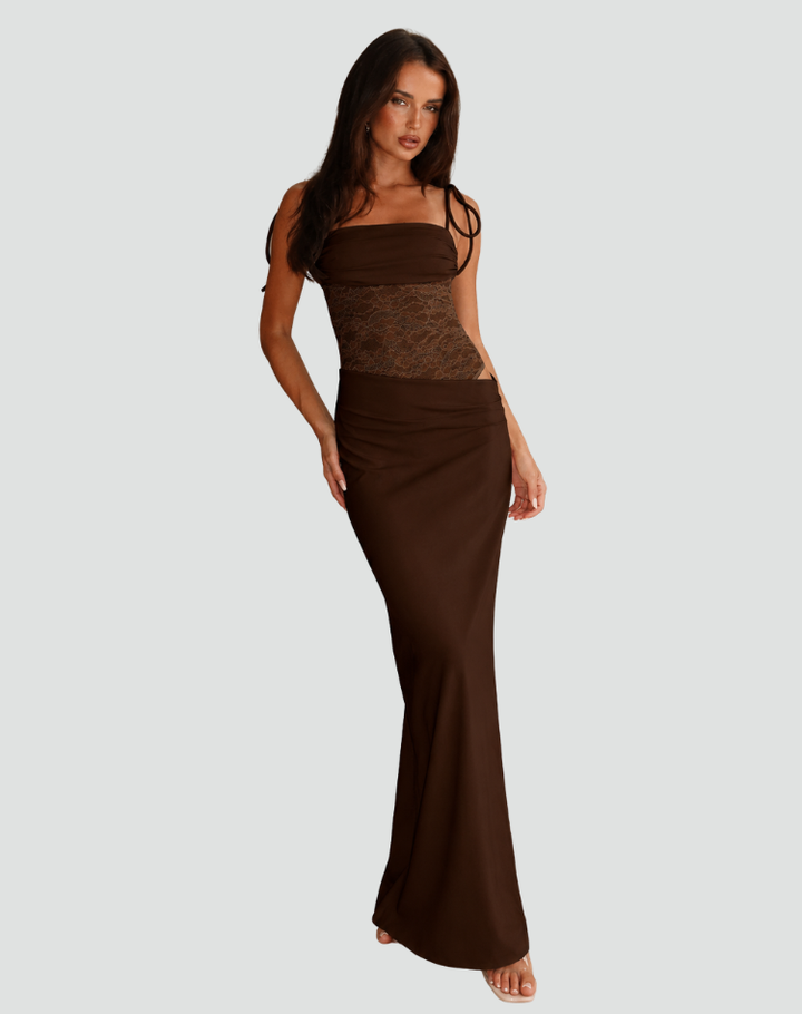 Elegant fitted maxi evening dress with lace for parties