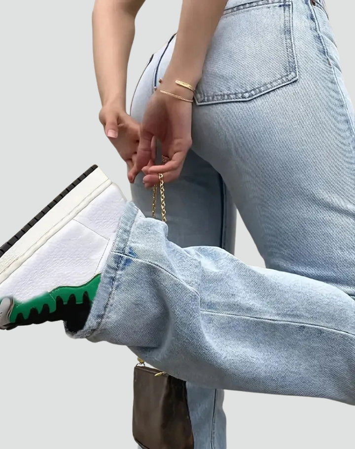 Klasyczne proste jeansy damskie z wysokim stanem