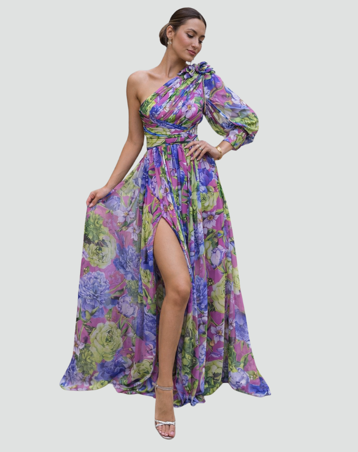 Fioletowa sukienka maxi na jedno ramię z kwiatowym printem