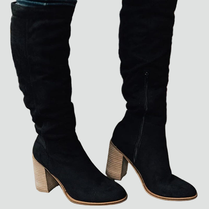 Zamszowe kozaki damskie na słupku z wysoką cholewką