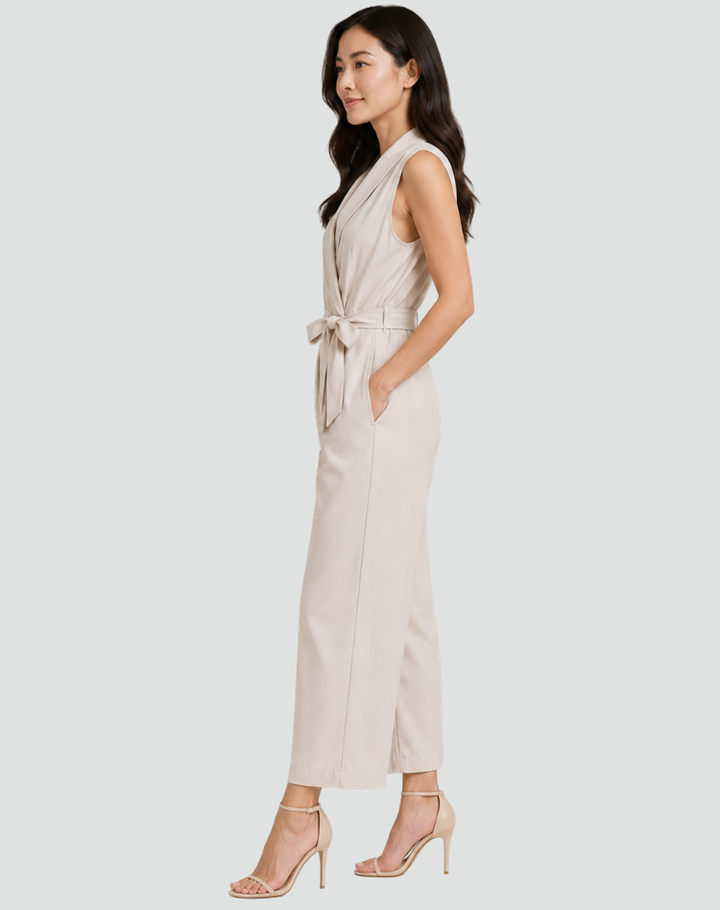 Elegant formal jumpsuit with wide legs and belt