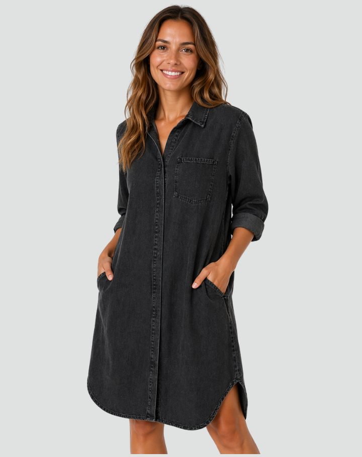 Women's oversized denim shirt dress with pockets