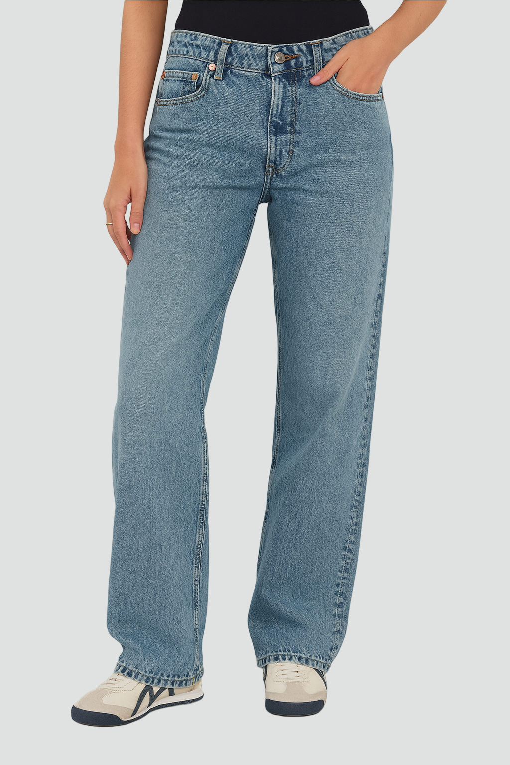 Jeansy damskie z niskim stanem i luźną prostą nogawką