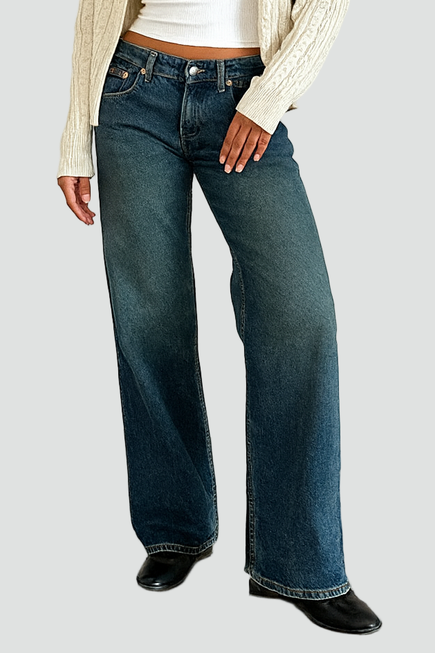 Jeansy damskie z niskim stanem i luźną prostą nogawką