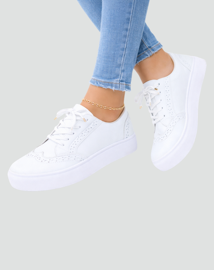 Casual platform sneakers with laces