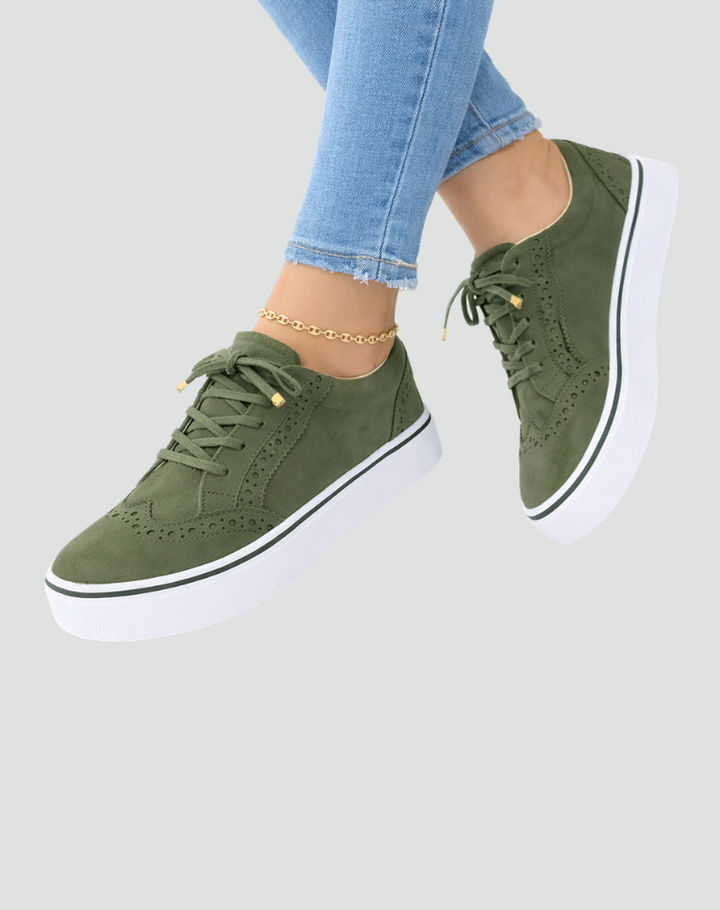 Casual platform sneakers with laces