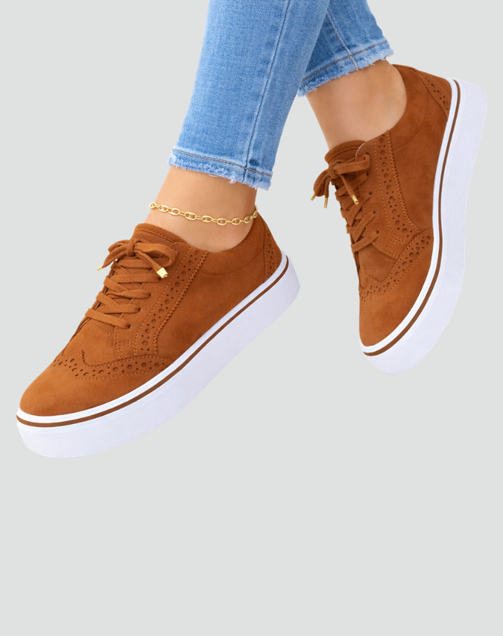 Casual platform sneakers with laces