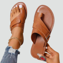 Minimalist-style sandals with strap and toe loop