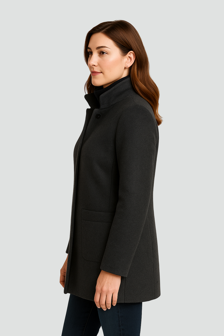 Krótki płaszcz wełniany damski z guzikami klasyczny