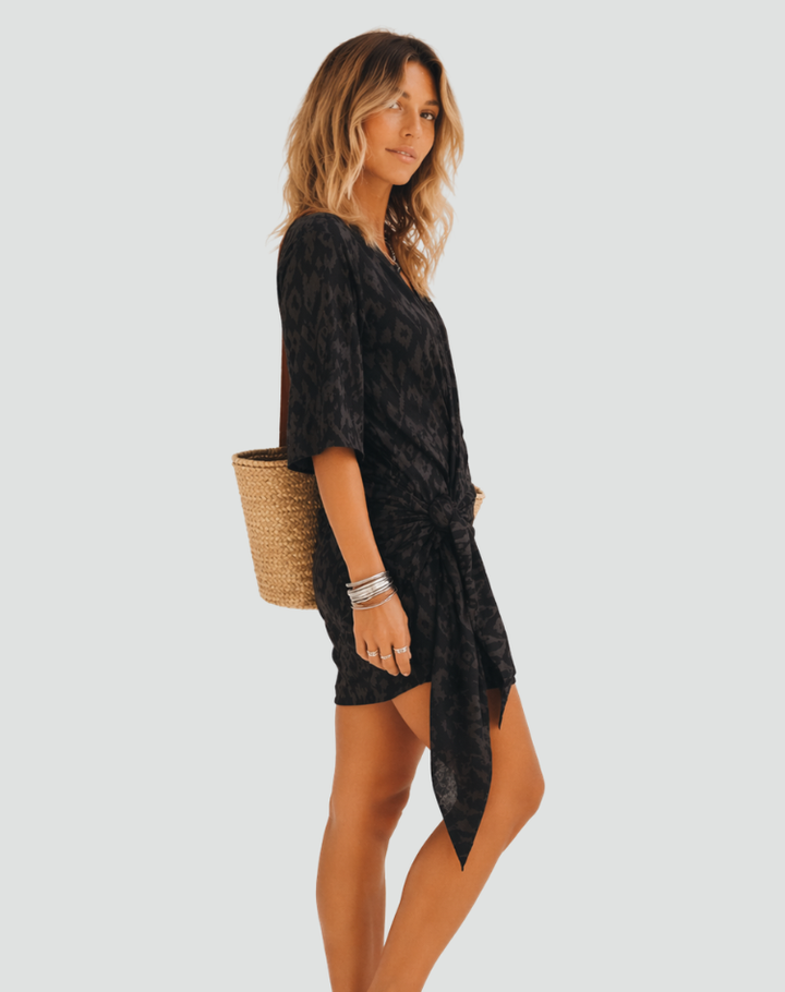 Letnia sukienka kopertowa mini z wiązaniem dla kobiet