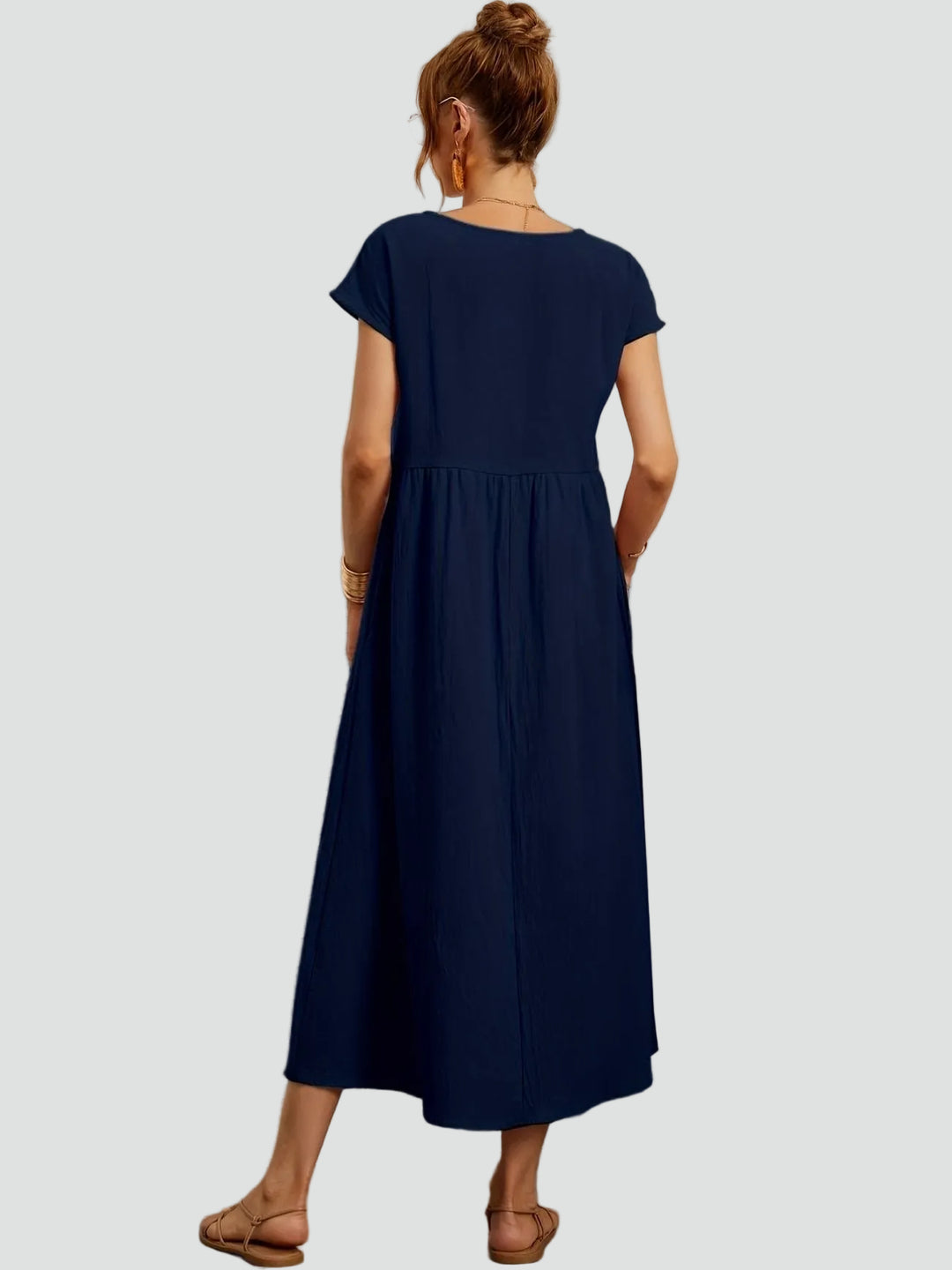 Zwiewna sukienka midi z krótkim rękawem i kieszeniami