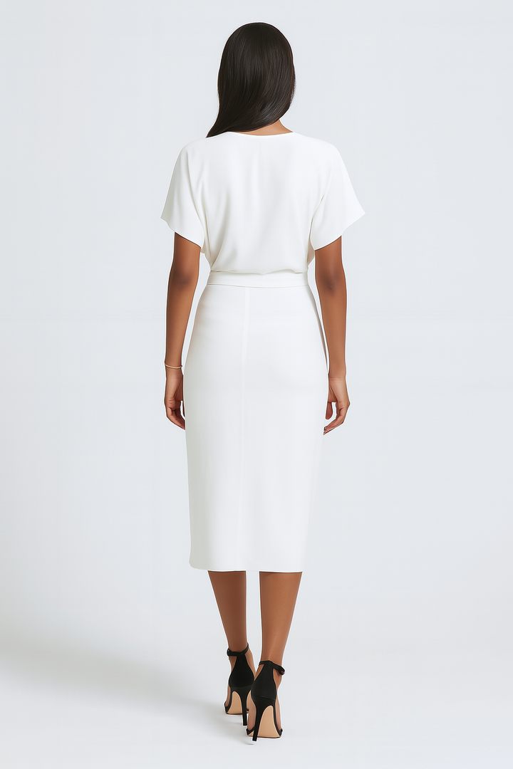 Minimalistyczna elegancka sukienka damska z dekoltem w serek