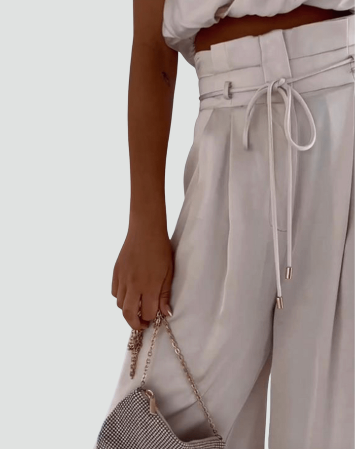 Elegant women's set with sleeveless crop top and wide-leg pants