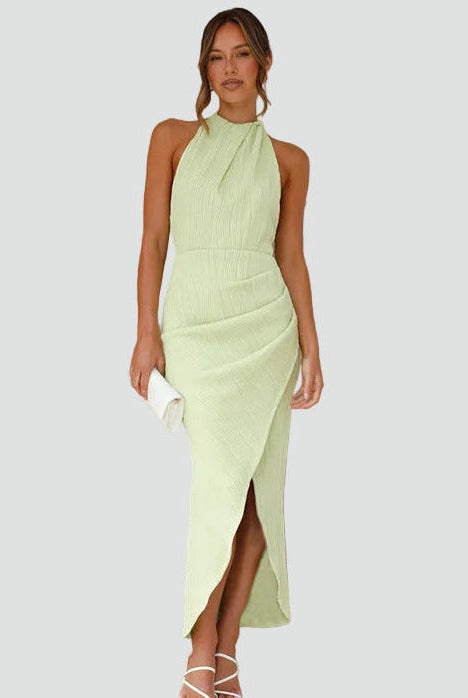 Elegancka sukienka koktajlowa midi halter z rozcięciem