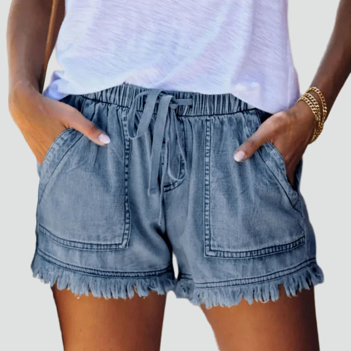 Summer shorts with tie and pockets with frayed hem
