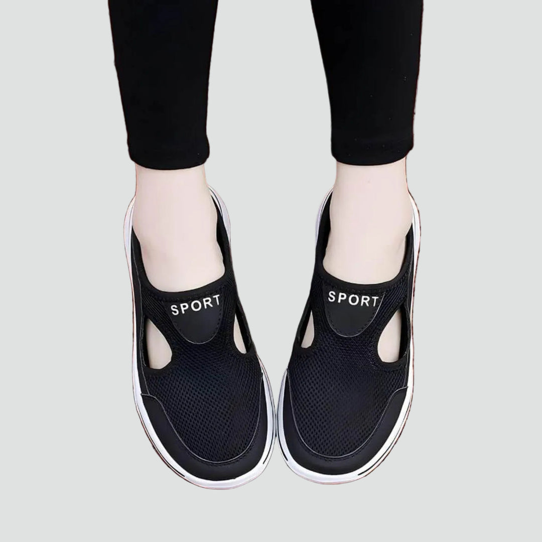 Slip-on sports shoes with mesh and open heel