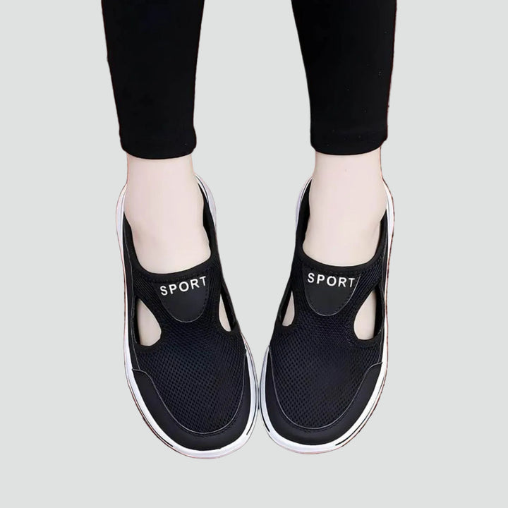 Slip-on sports shoes with mesh and open heel