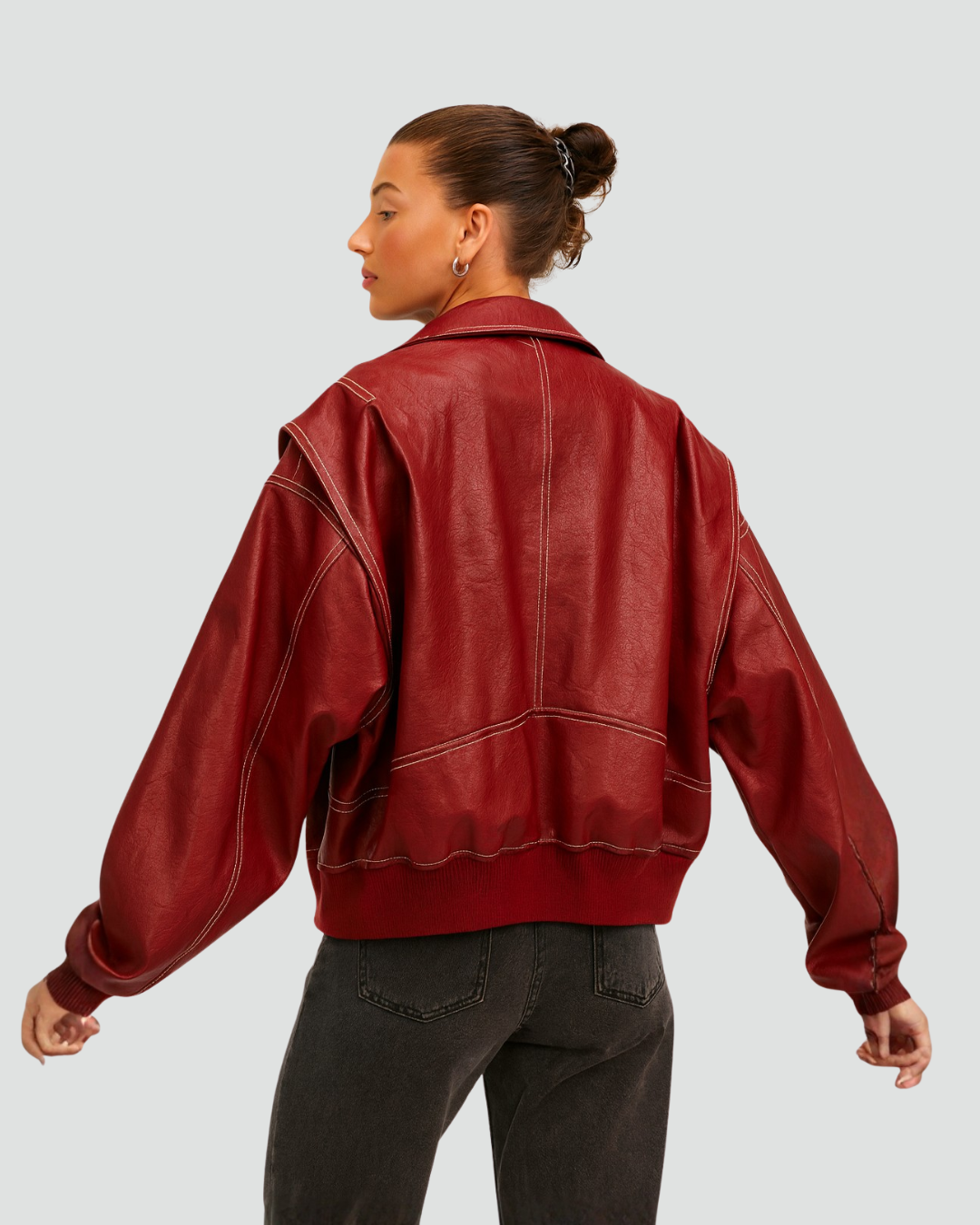 Oversize damska kurtka bomberka z ekoskóry na zamek