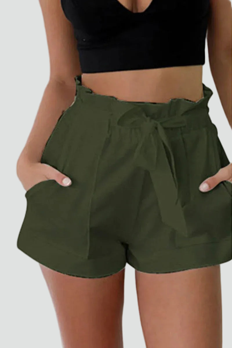 Elegant paperbag shorts with a high waist and tie belt