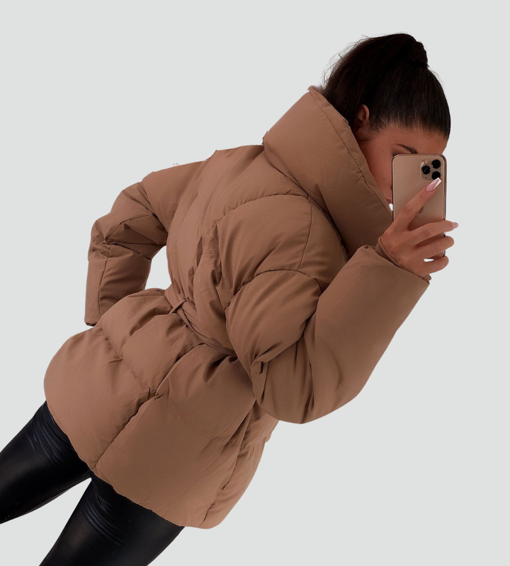 Pikowana puchowa kurtka damska zimowa z paskiem