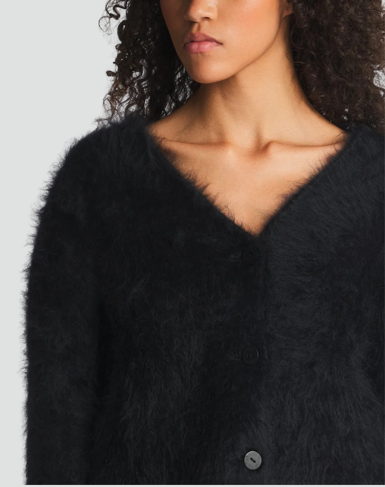 Puszysty kardigan damski oversize zapinany na guziki