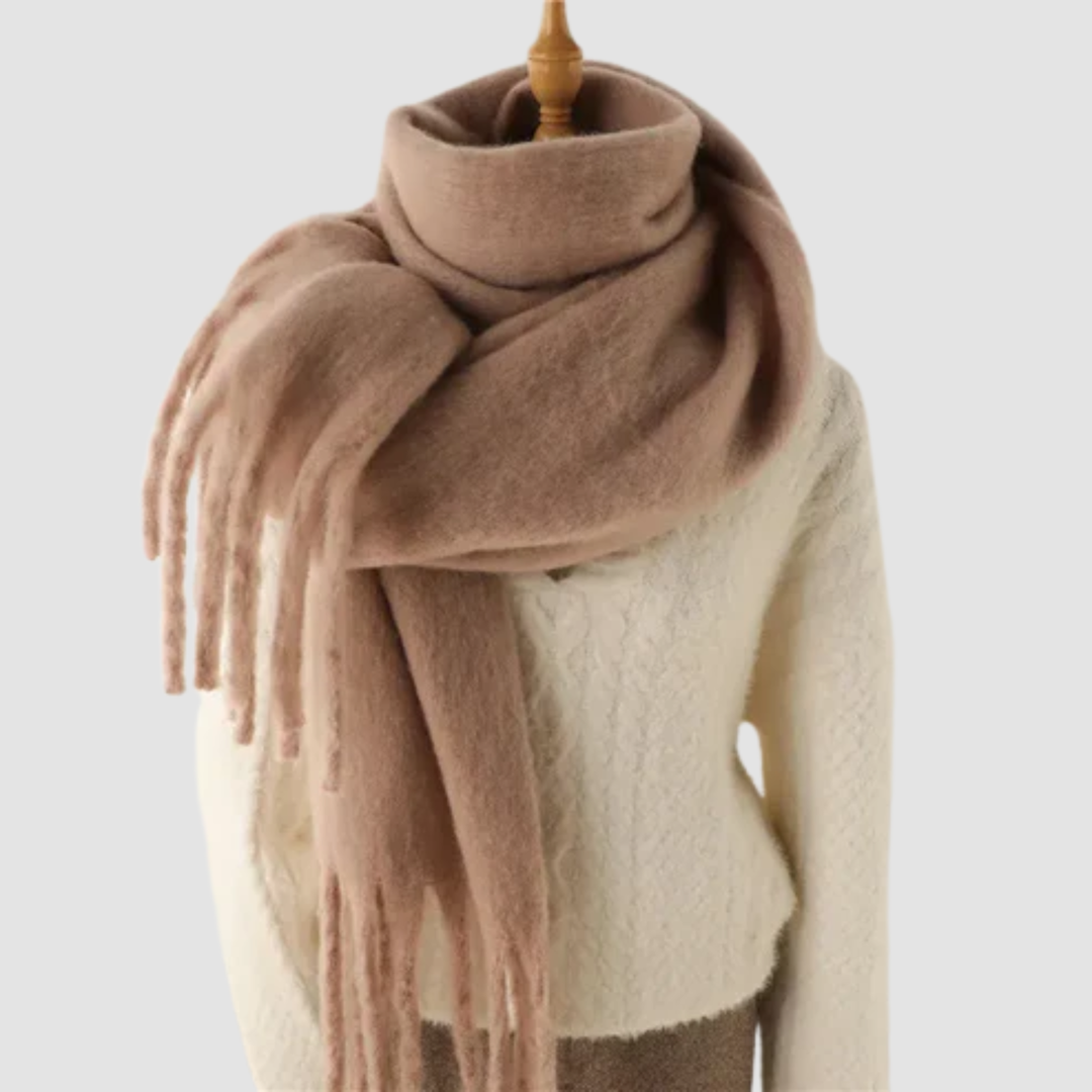 Puszysty zimowy szal damski oversize z długimi frędzlami