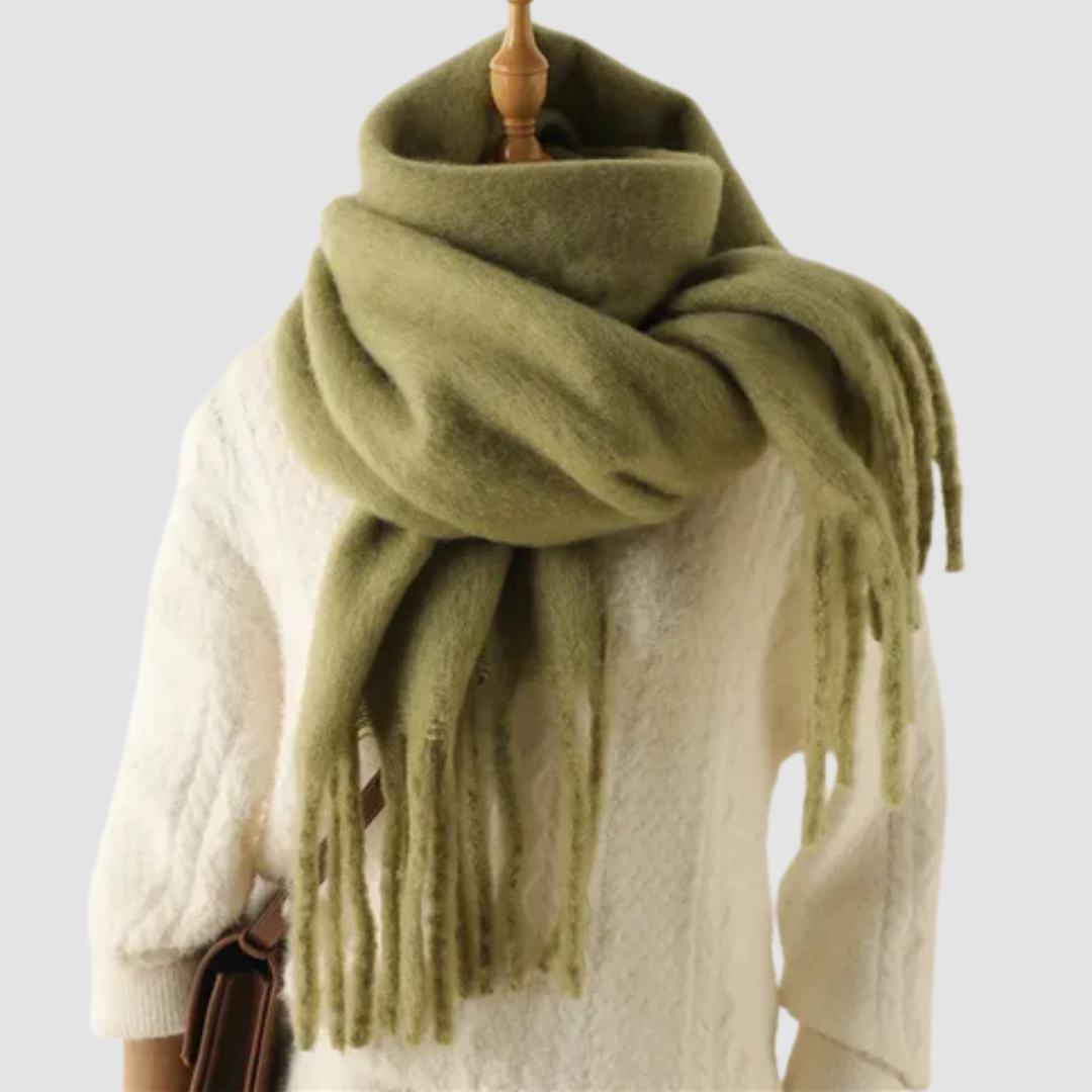 Puszysty zimowy szal damski oversize z długimi frędzlami