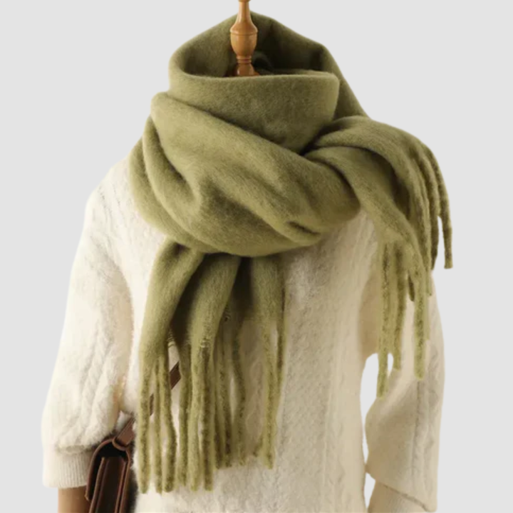 Puszysty zimowy szal damski oversize z długimi frędzlami