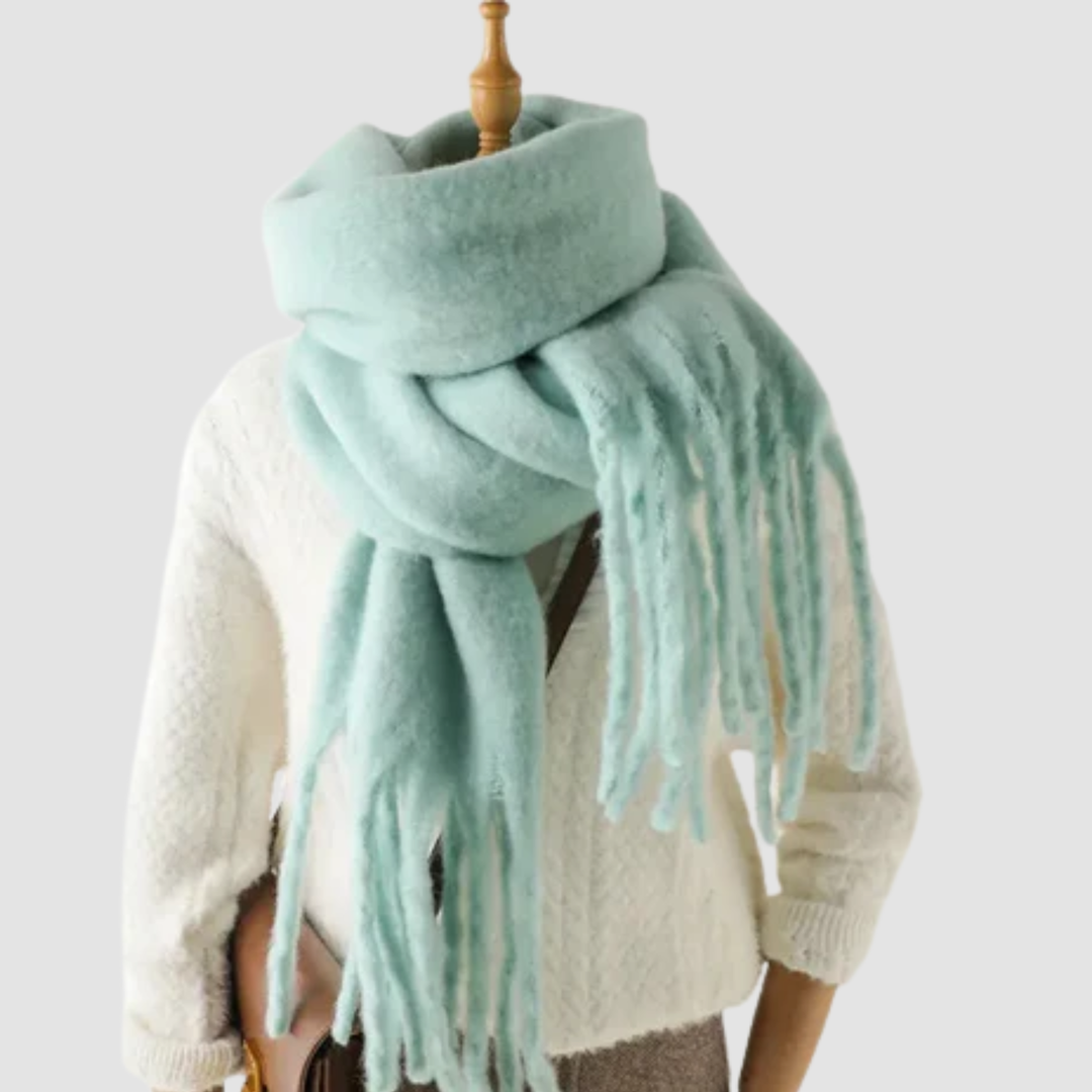 Puszysty zimowy szal damski oversize z długimi frędzlami