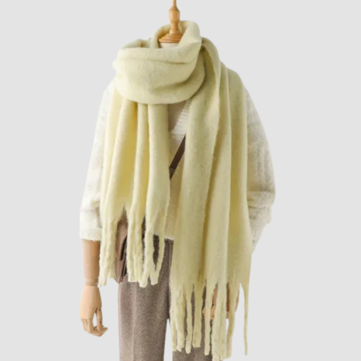 Puszysty zimowy szal damski oversize z długimi frędzlami