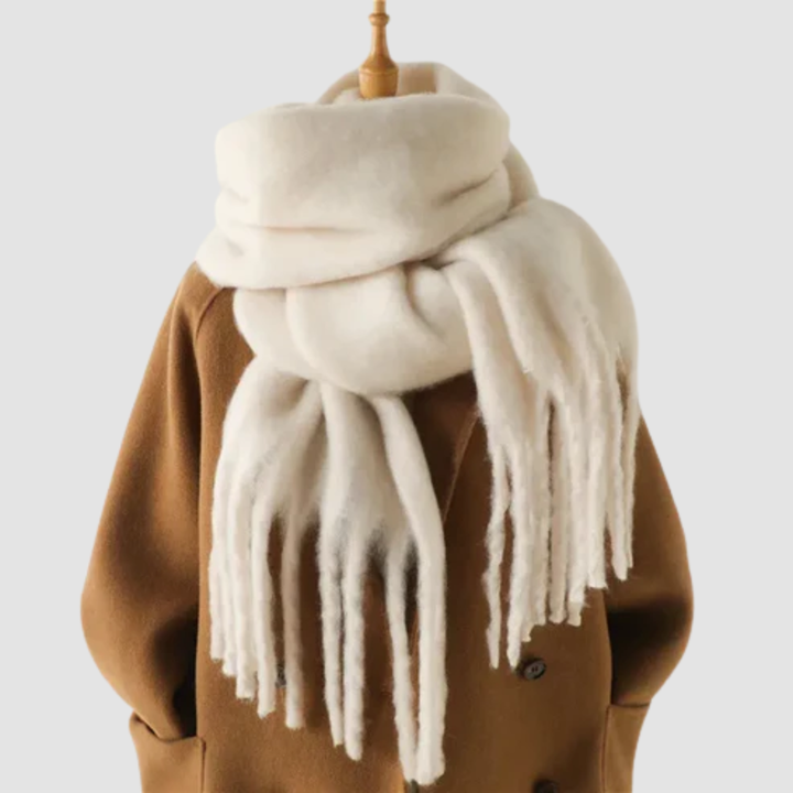 Puszysty zimowy szal damski oversize z długimi frędzlami