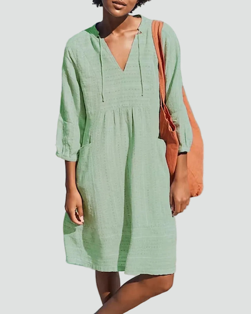 Women's loose beach dress with V-neck and three-quarter sleeves