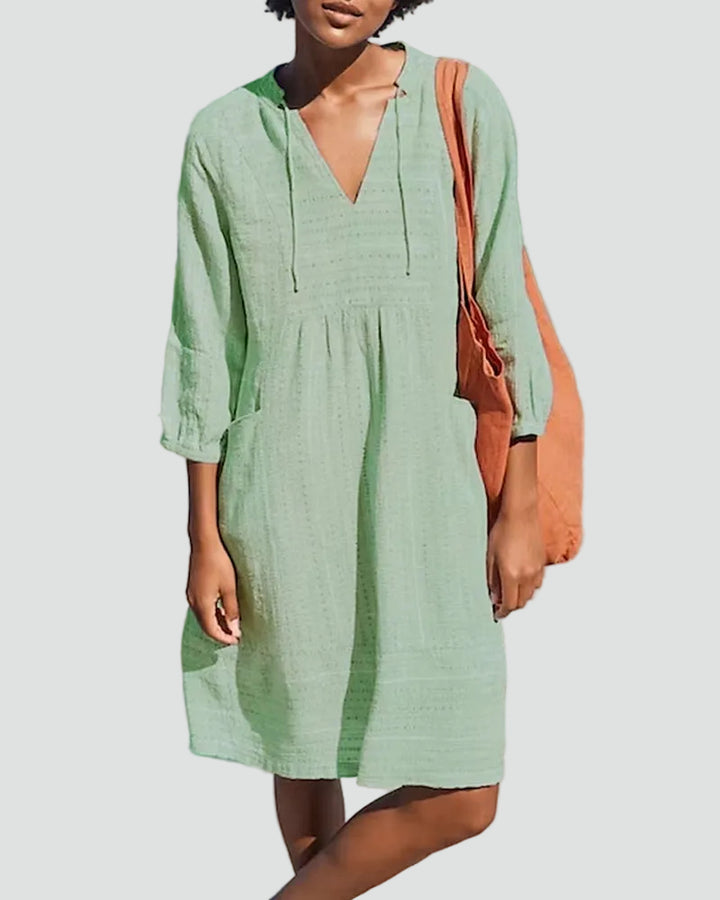 Women's loose beach dress with V-neck and three-quarter sleeves