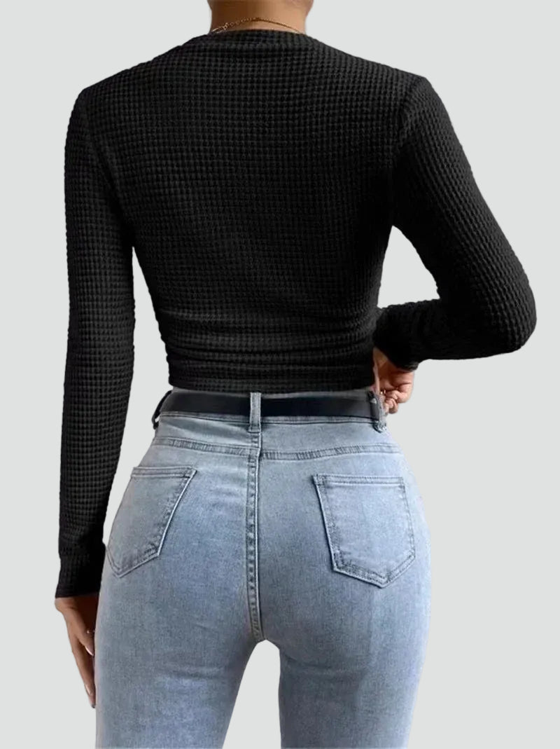 Knit crop top with long sleeves and a fitted cut